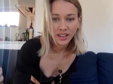 Ellie_Naughtyy Chaturbate stream image from May 20, 2025