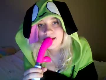 Nymphomaniacbby Chaturbate stream image from May 20, 2025