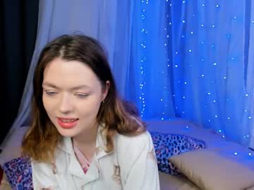 Lunarlily7 Chaturbate stream image from May 20, 2025