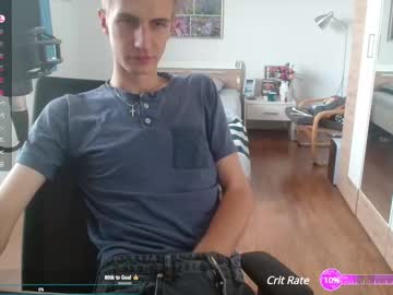 Overkneebabe Chaturbate stream image from May 20, 2025