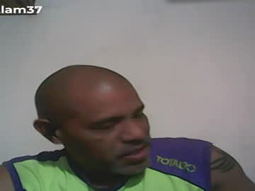 Retlam37 Chaturbate stream image from May 20, 2025