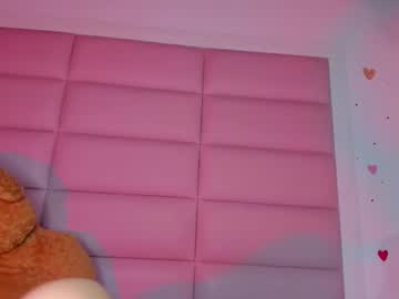 Littlee_Emma_ Chaturbate stream image from May 20, 2025