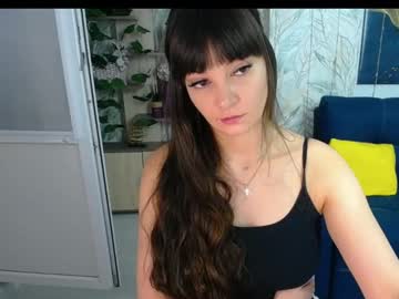 Misslauraslim Chaturbate stream image from May 20, 2025