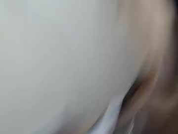Krizzabeautiful Chaturbate stream image from May 20, 2025