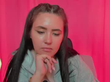 Lunalinee Chaturbate stream image from May 20, 2025
