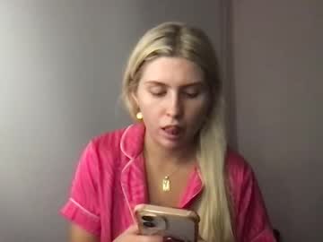 Miariver Chaturbate stream image from May 20, 2025