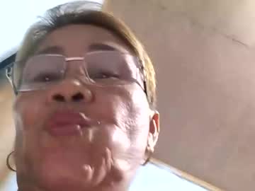 Lolamommie Chaturbate stream image from May 20, 2025