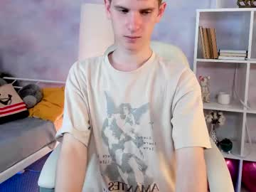Yooung_Kitten Chaturbate stream image from May 20, 2025