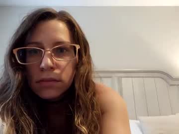 Jennakittyxo Chaturbate stream image from May 20, 2025