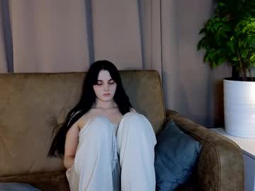 Holliscoupea Chaturbate stream image from May 20, 2025