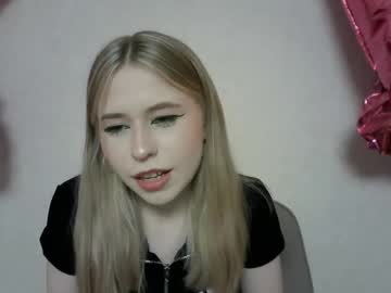 Peach_Shine Chaturbate stream image from May 20, 2025
