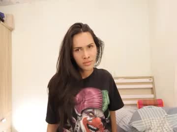 Bee_Thai Chaturbate stream image from May 20, 2025