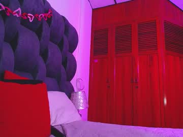 Cutelaura1 Chaturbate stream image from May 20, 2025