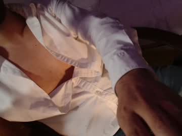 Under_Thedesk Chaturbate stream image from May 20, 2025