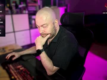 32plus Chaturbate stream image from May 20, 2025