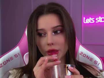 Dianabecker Chaturbate stream image from May 20, 2025