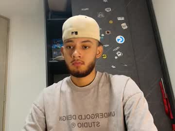 Smargum Chaturbate stream image from May 21, 2025