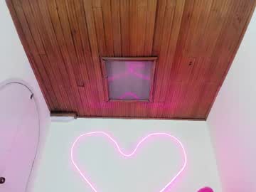 Gennesis_Love Chaturbate stream image from May 21, 2025