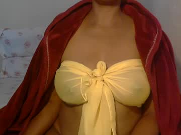 Pearassmmm Chaturbate stream image from May 21, 2025