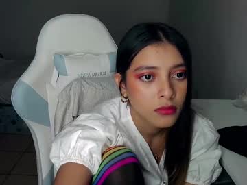 2002girls Chaturbate stream image from May 21, 2025