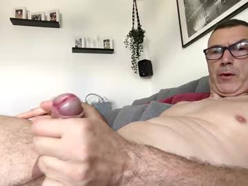 Supermikehot Chaturbate stream image from May 21, 2025