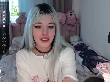 Milkybunnyy Chaturbate stream image from May 21, 2025