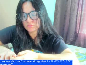 Laurengirls1 Chaturbate stream image from May 21, 2025