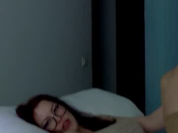 Vixenkarren Chaturbate stream image from May 21, 2025