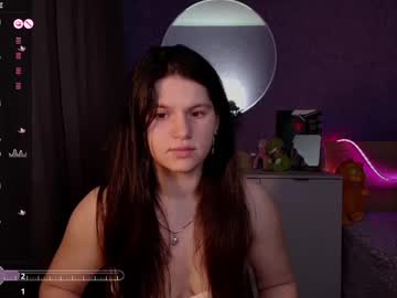 Bellaelya Chaturbate stream image from May 21, 2025