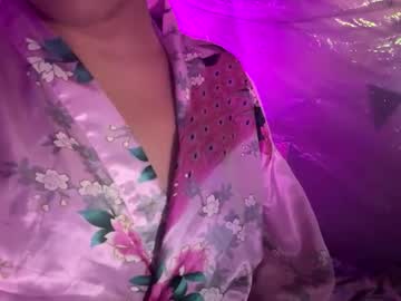 Lilnikkicreampuff Chaturbate stream image from May 21, 2025