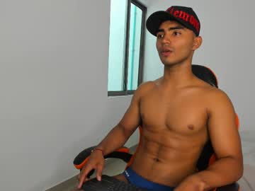 Andrew_Jonhes1 Chaturbate stream image from May 21, 2025