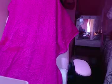Iiyaathedoll Chaturbate stream image from May 21, 2025