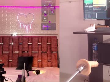 Rossiegames Chaturbate stream image from May 21, 2025