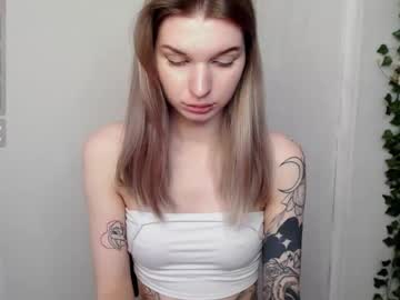 Lookoluna Chaturbate stream image from May 21, 2025