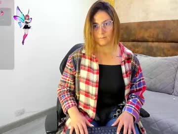 Sarahdeyvis Chaturbate stream image from May 21, 2025
