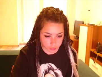 Prettyjulliette Chaturbate stream image from May 21, 2025