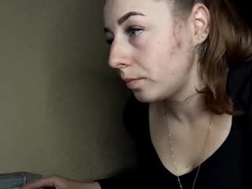 Moodypeachh Chaturbate stream image from May 21, 2025