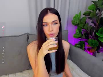 Sexyangeloux Chaturbate stream image from May 21, 2025