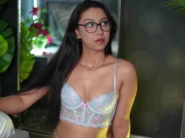 Julietshy Chaturbate stream image from May 21, 2025