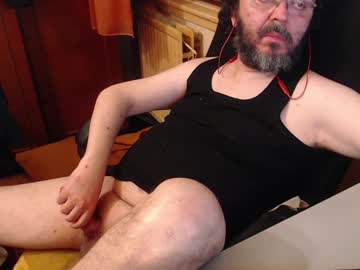 Max818k Chaturbate stream image from May 21, 2025
