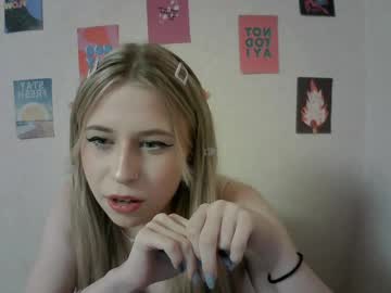 Peach_Shine Chaturbate stream image from May 21, 2025