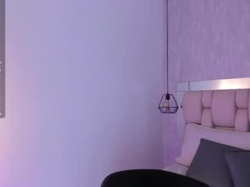 Roxie_Summers Chaturbate stream image from May 21, 2025