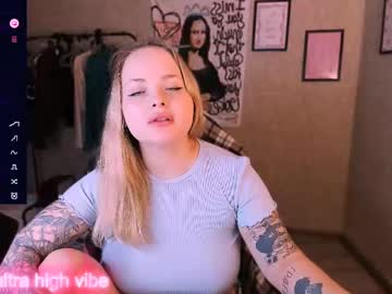 Marcelinepeach Chaturbate stream image from May 21, 2025