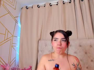 Daphneglas Chaturbate stream image from May 21, 2025