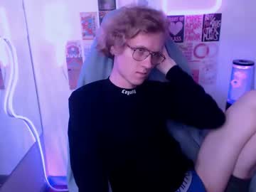 Alexgrowl Chaturbate stream image from May 21, 2025