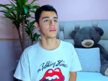 Angelo_Foxxx Chaturbate stream image from May 21, 2025