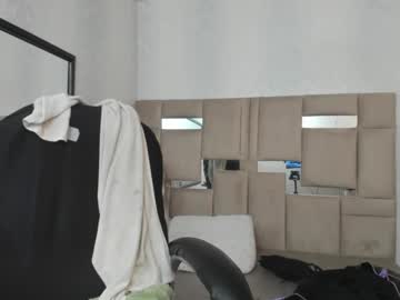 Queenjenn__ Chaturbate stream image from May 21, 2025