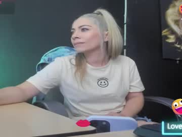 Viktoria_Davis_ Chaturbate stream image from May 21, 2025