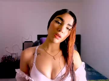 Charlottee_02 Chaturbate stream image from May 22, 2025