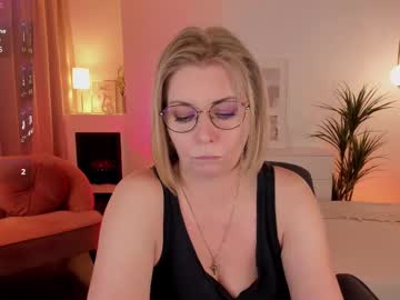 Annielight Chaturbate stream image from May 22, 2025